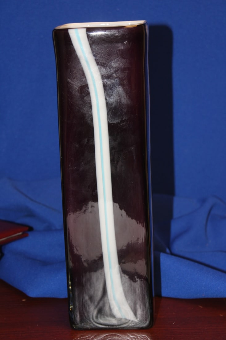 An Artglass Rectangular Vase - 4