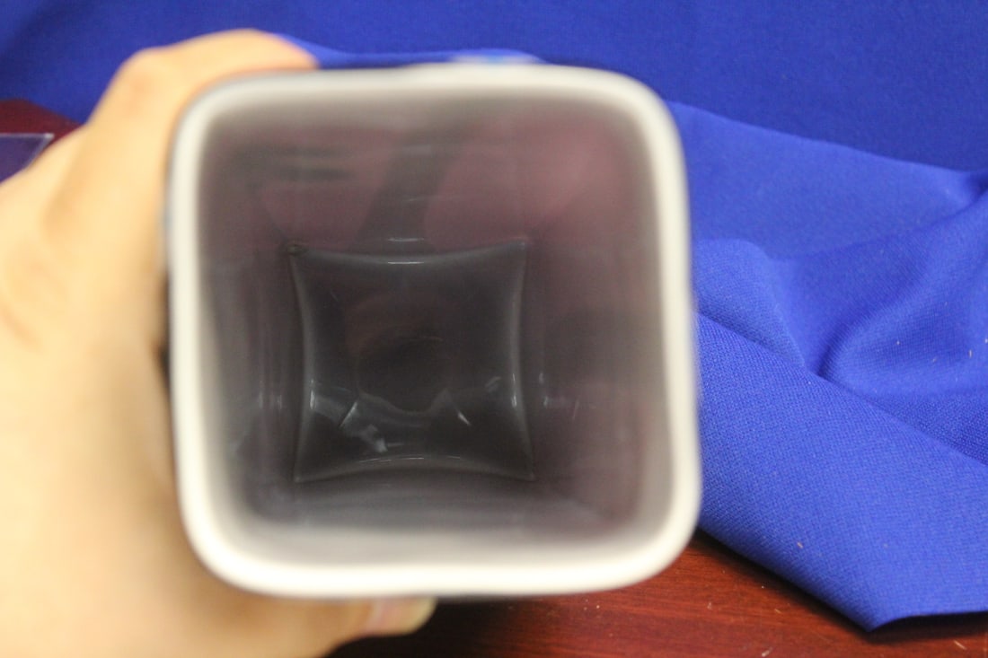 An Artglass Rectangular Vase - 5