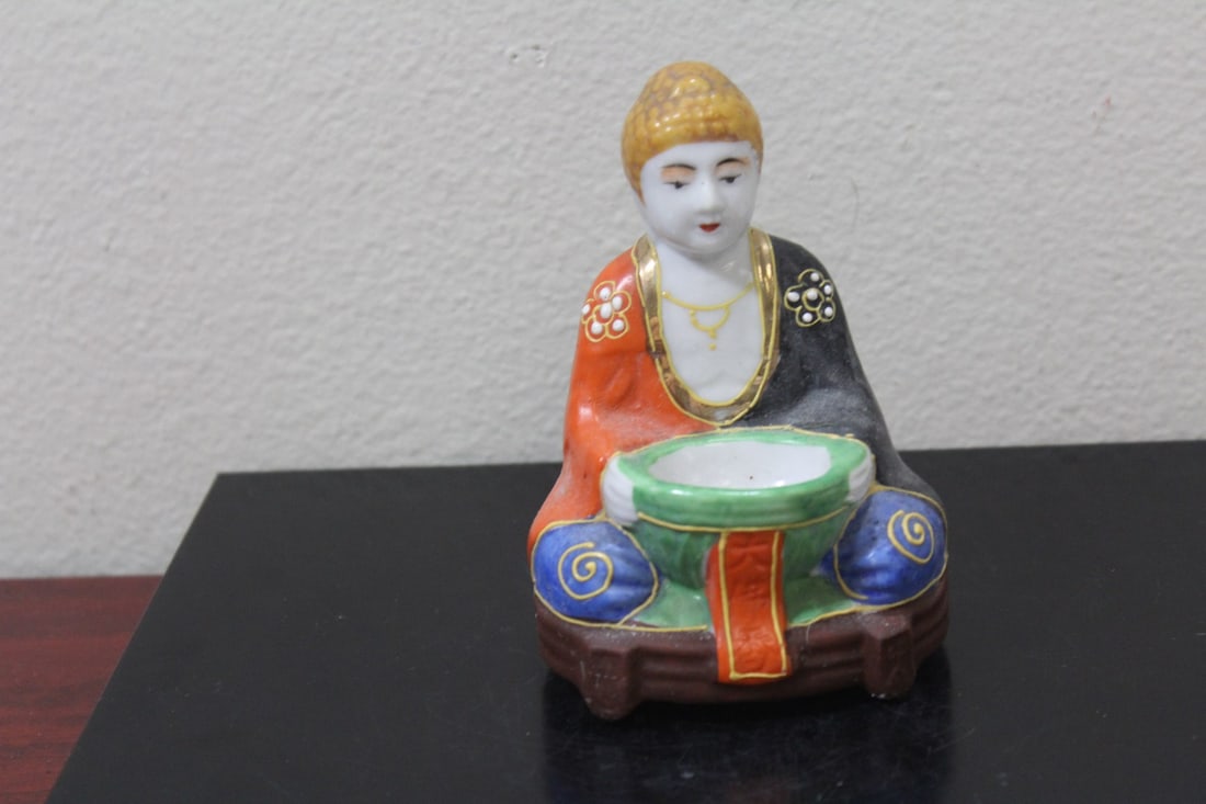 A Japanese Figurine: most likely Kutani - 5" tall