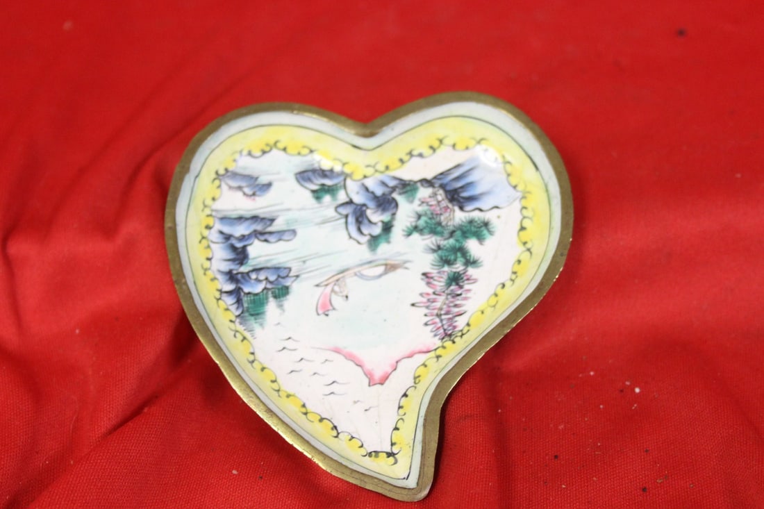 An Enamel Chinese Small Tray: Marked China - early 20th century - 3 1/8" in diameter - Canton enamel
