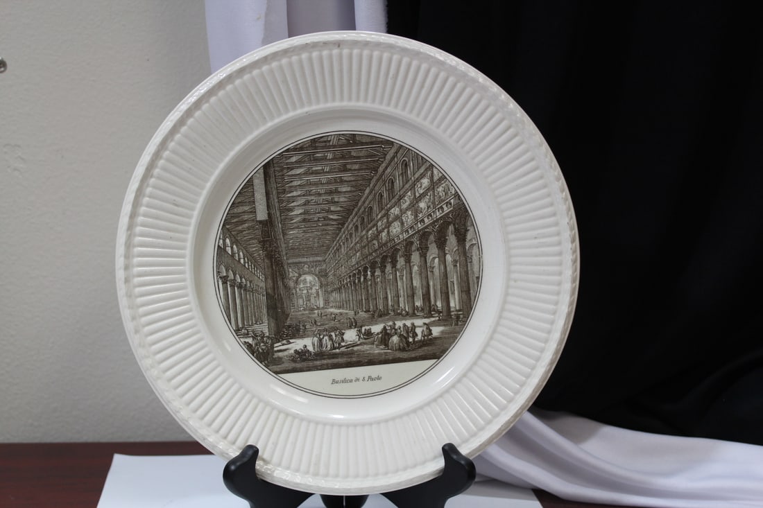 Collector's Plate: Basilica di S Paolo: by Wedgwood, England - 10 1/2" in diameter
