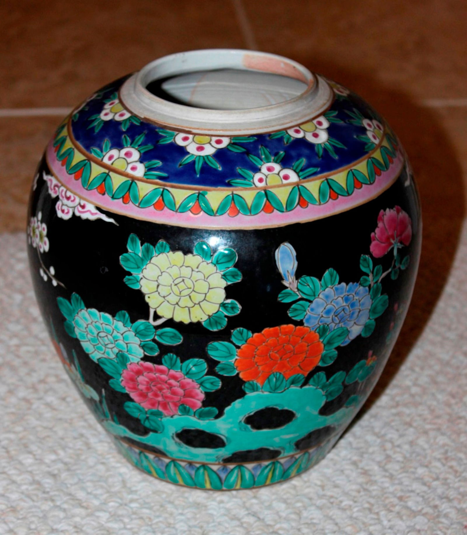 Antique Chinese / Asian Famille Noire Jar: 19th Century - No lid, 10" tall.