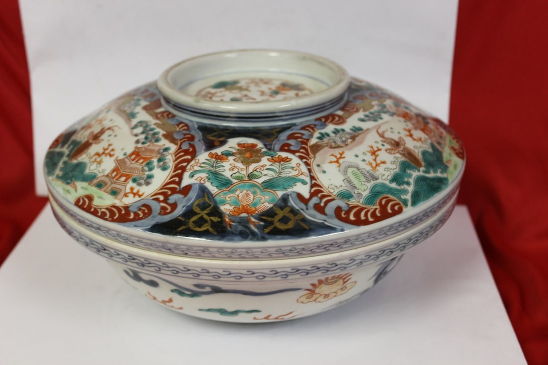 A Japanese Cover Bowl: 19th century - 10 inches in diameter