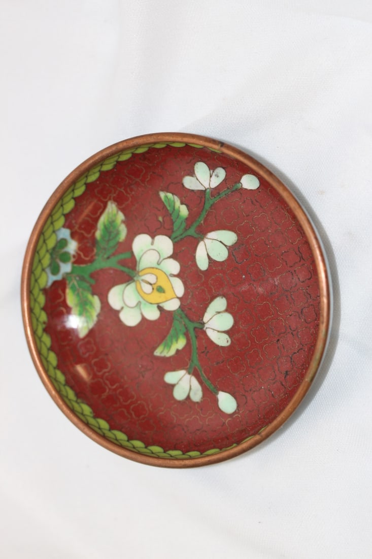 An Antique Chinese Small Dish: well made - most likely 19th century, possibly early 20th century - 3 1/2" in diameter