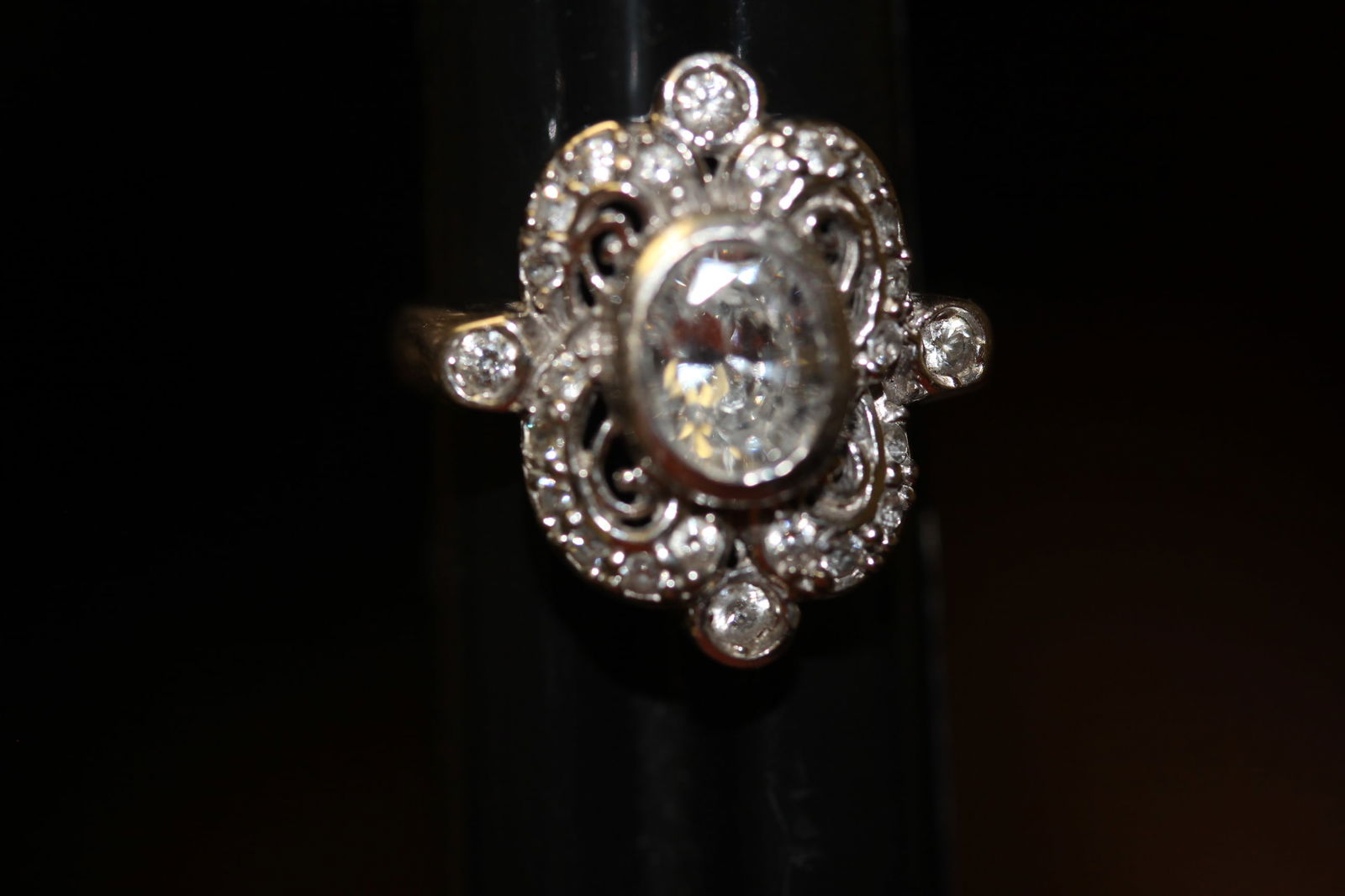 A 10Kt White Gold and Cz Ring: nice looking ring