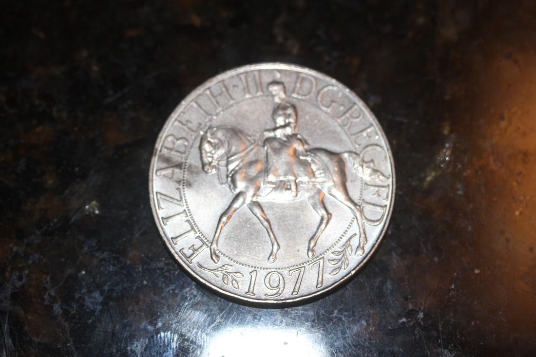 Great Britain 1977 25 pences Coin (1 of 2)