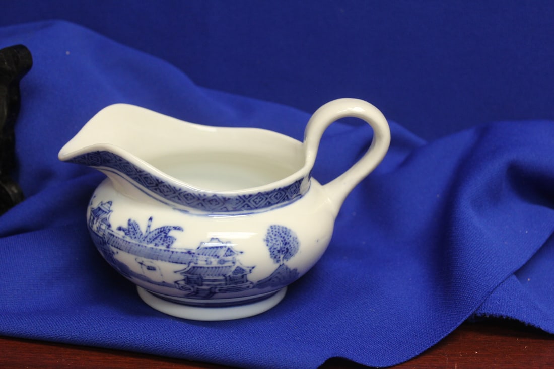 A Chinese Blue and White Gravy Bowl: 6" across