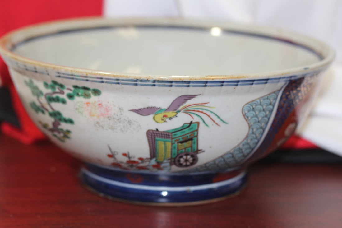 A Vintage Japanese Imari Center Bowl: 9 1/4" in diameter - signed on the base