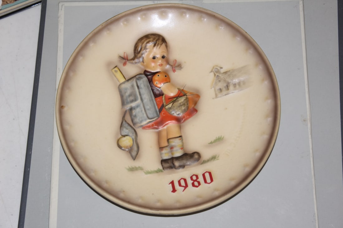 Hummel Plate: 7 1/2" in diameter