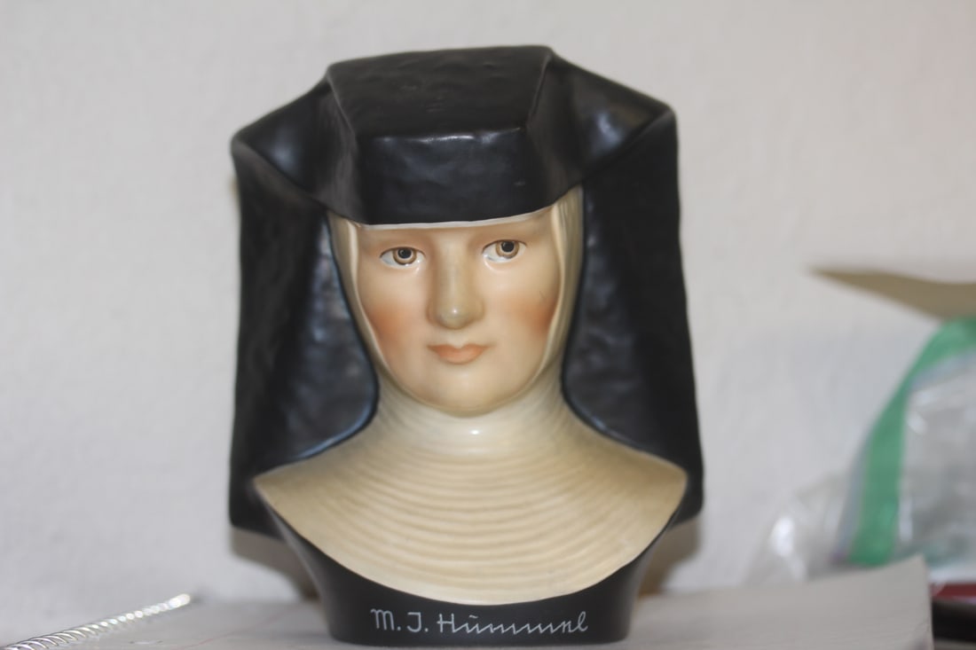 Hummel Nun: 5 7/8" tall