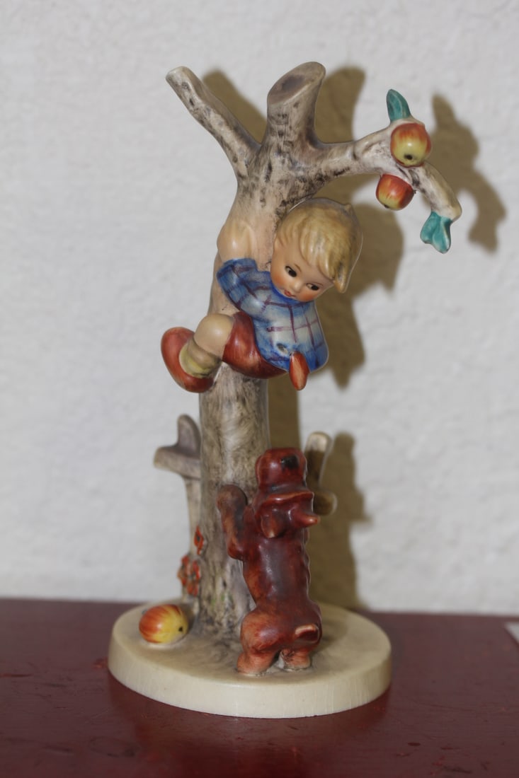 Hummel Figurine (1 of 8)