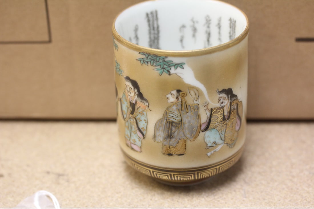 Signed Kutani Cup: handpainted - 3 1/2" tall