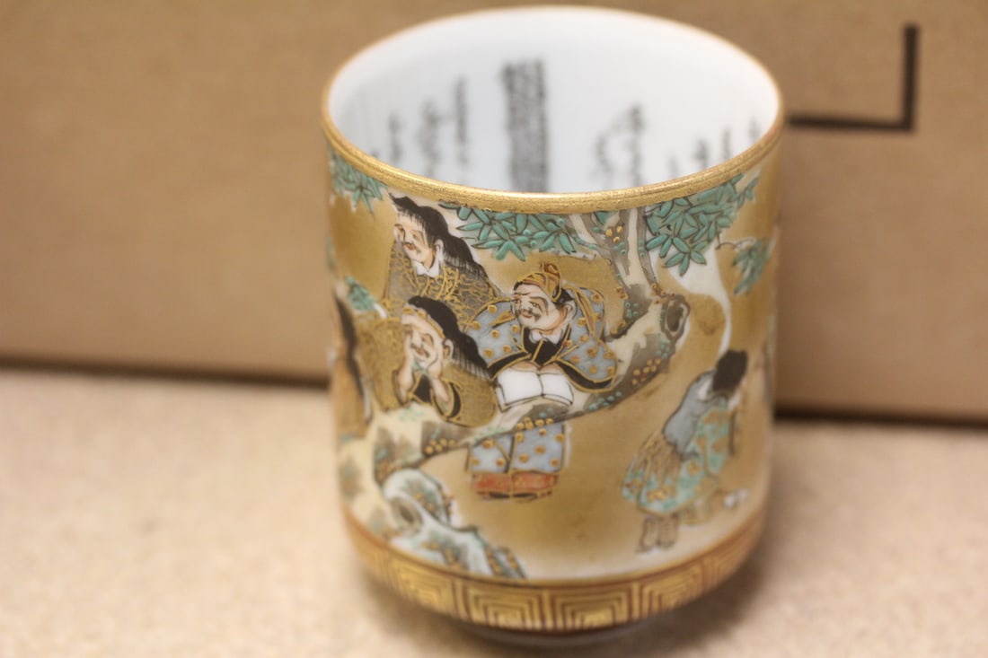 Signed Kutani Cup: handpainted - 3 1/2" tall