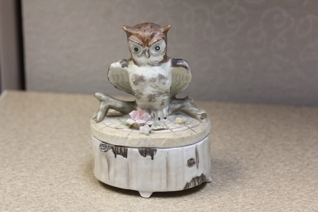 Ceramic Owl Trinket Box: 4 1/2" tall
