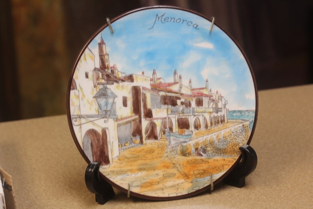 Spain Collector's Plate: wall hanger - signed - 7" in diameter