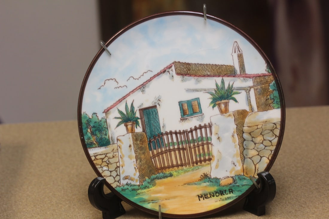 Spain Collector's Plate: wall hanger - signed - 7" in diameter