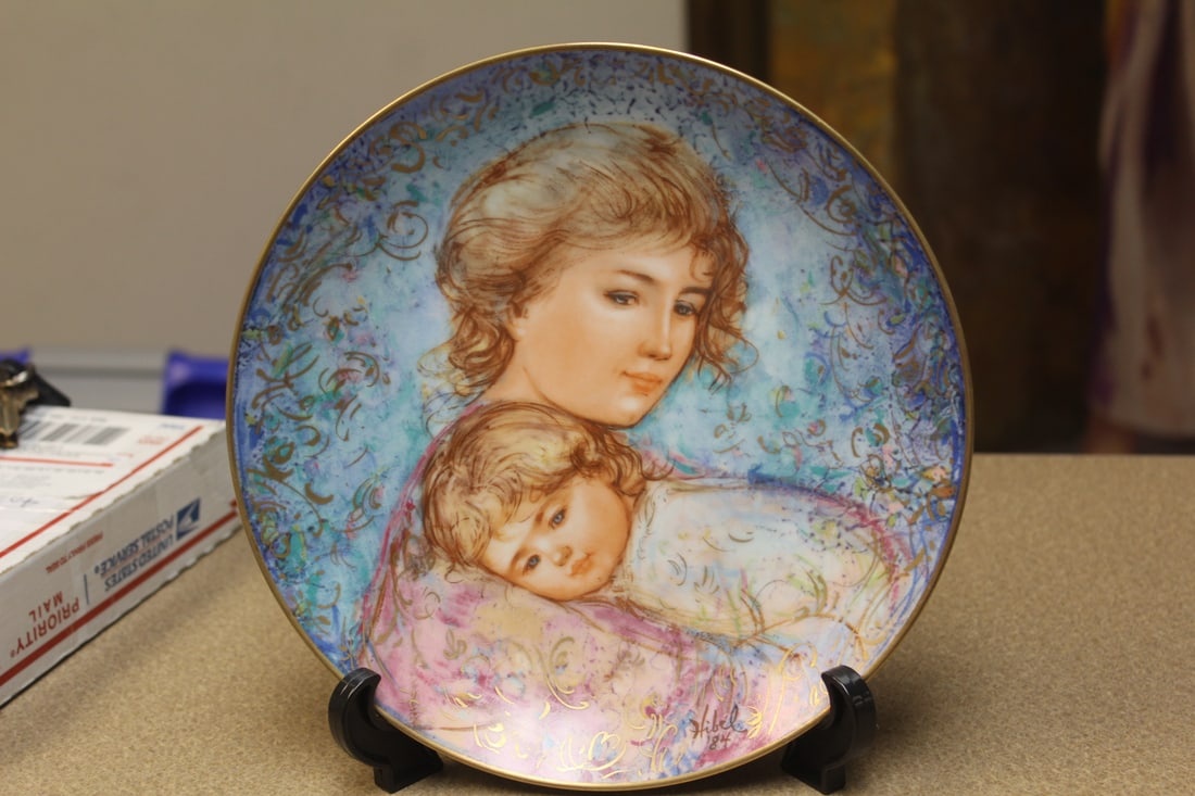 Edna Hibel Collector's Plate: 8 1/2" in diameter