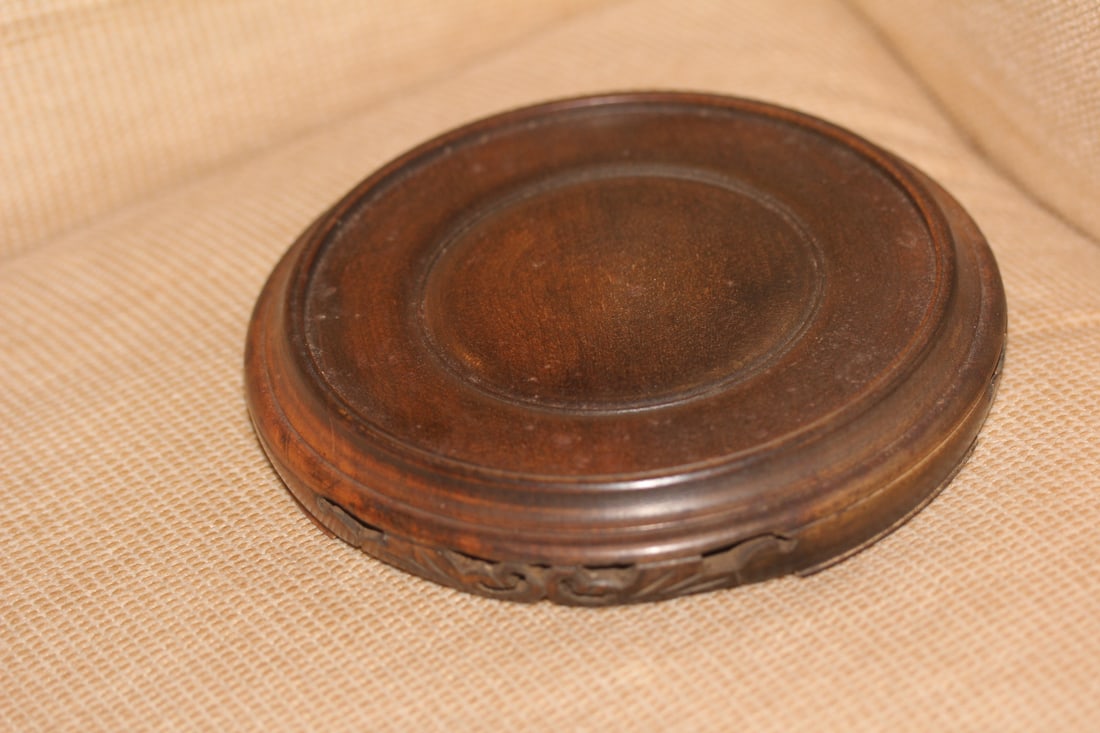 Vintage Chinese Wooden Vase Stand: nicely carved - inside diameter= 4 7/8"