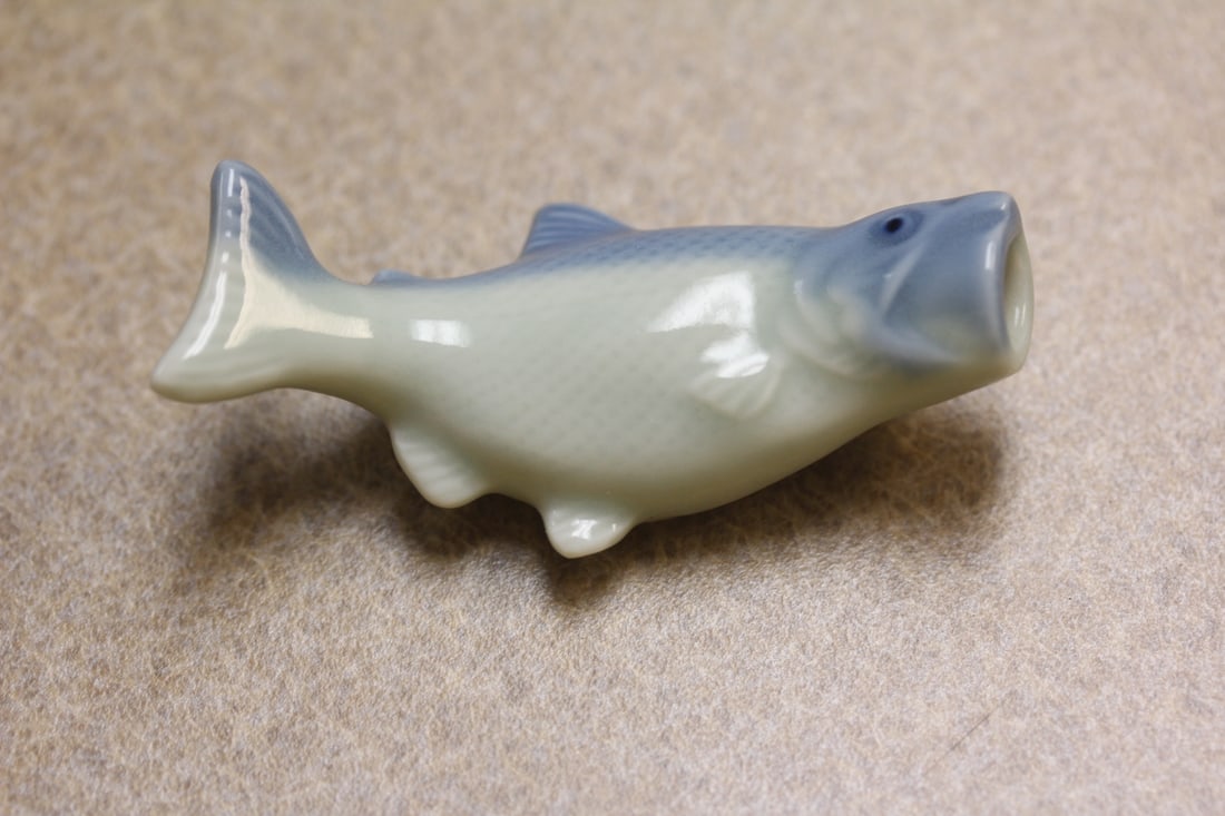 Japanese Porcelain Chop Stick Rest: as shown