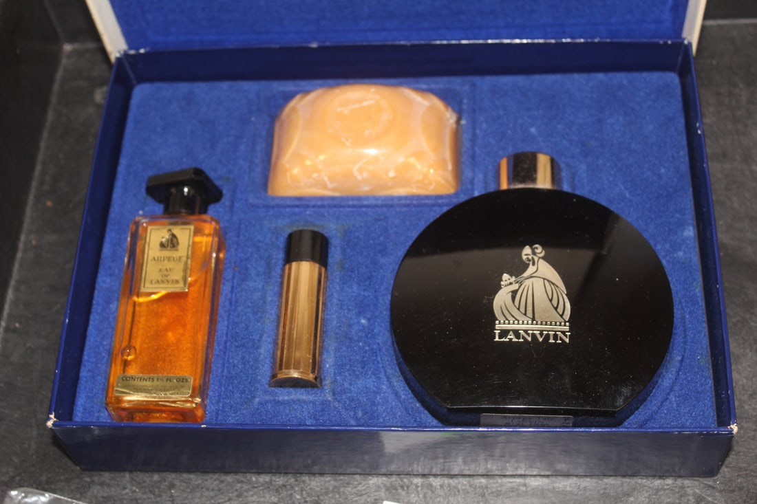 Lanvin Beauty Set: parfume - talc - soap - lipstick - cased