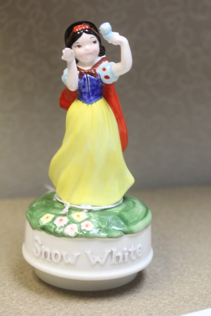 Schmid Snow White music box: ceramic, 7 1/4" tall with tag