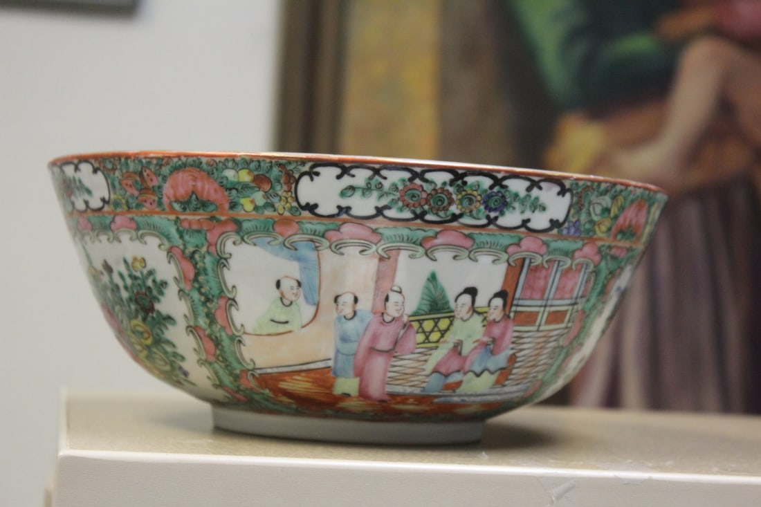 Rose medallion bowl: antique/vintage, Chinese, probably early 1900s, 10 1/4" in diameter