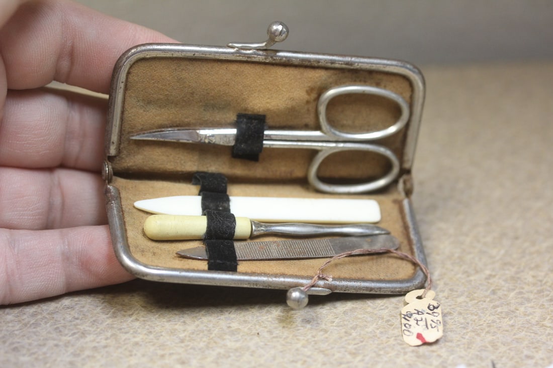 Old Leather Miniature Manicure Set: as shown