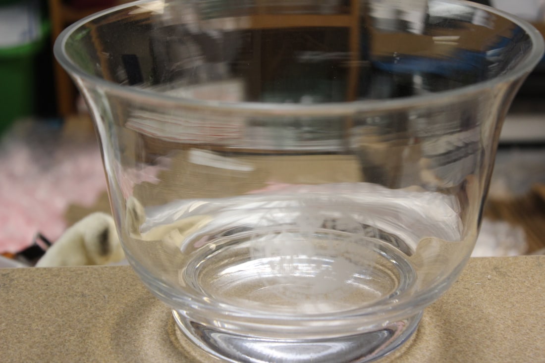 Great Seal of the State of Florida Center Bowl: glass bowl - 9 inches in diameter - please note: one small rim chip as shown