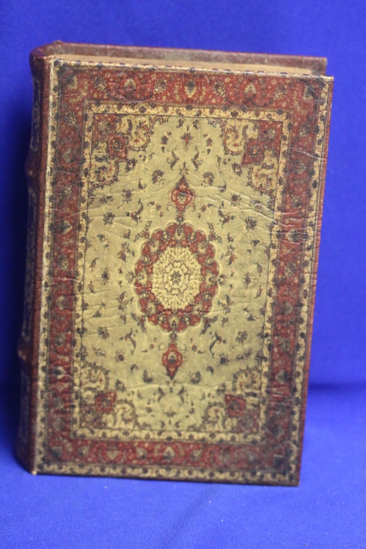 Florentine Style Book Form Box: 8 3/8" across