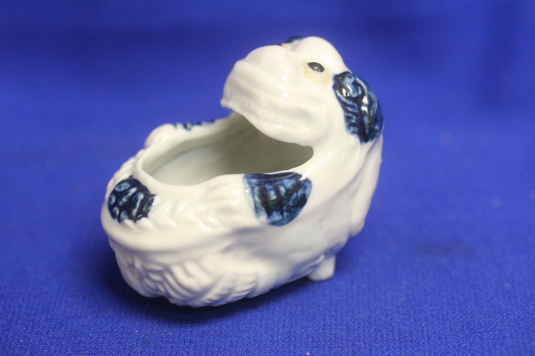 Japanese Heirado Shi Shi Water Coup: 2 1/2" long - 19th century