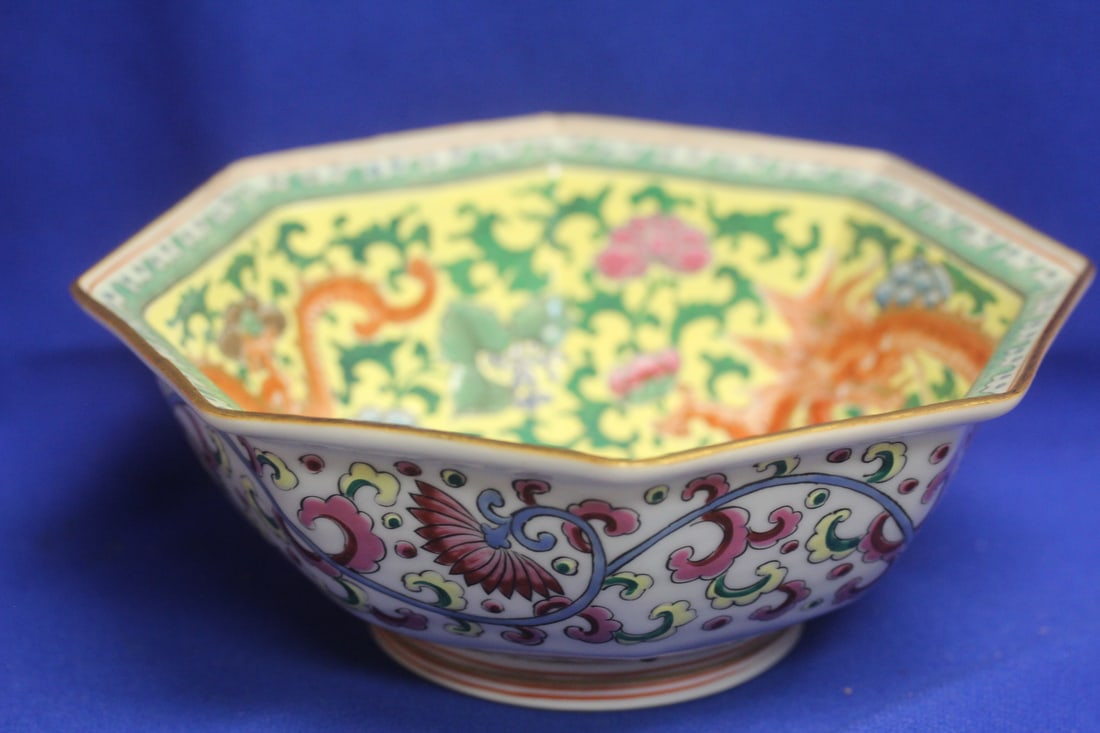 Chinese Famille Jaune Octangle Bowl: 8 5/8" in diameter - 20th century