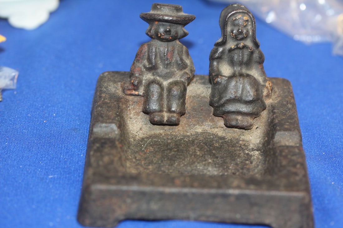 Wilton Cast Iron Ashtray (1 of 7)