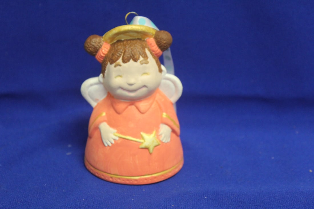 Peg Ceramic Angel: 4 3/8" tall