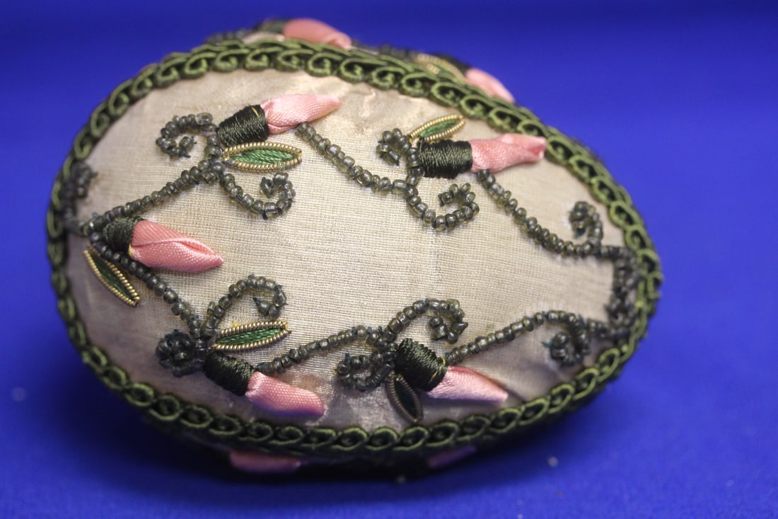 Silk Egg: excellent workmanship - 4 inches across