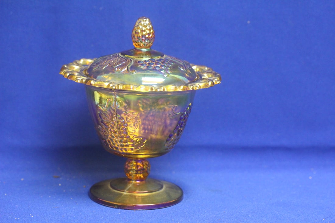 Carnival Glass Compote: with lid - 7 1/4" tall