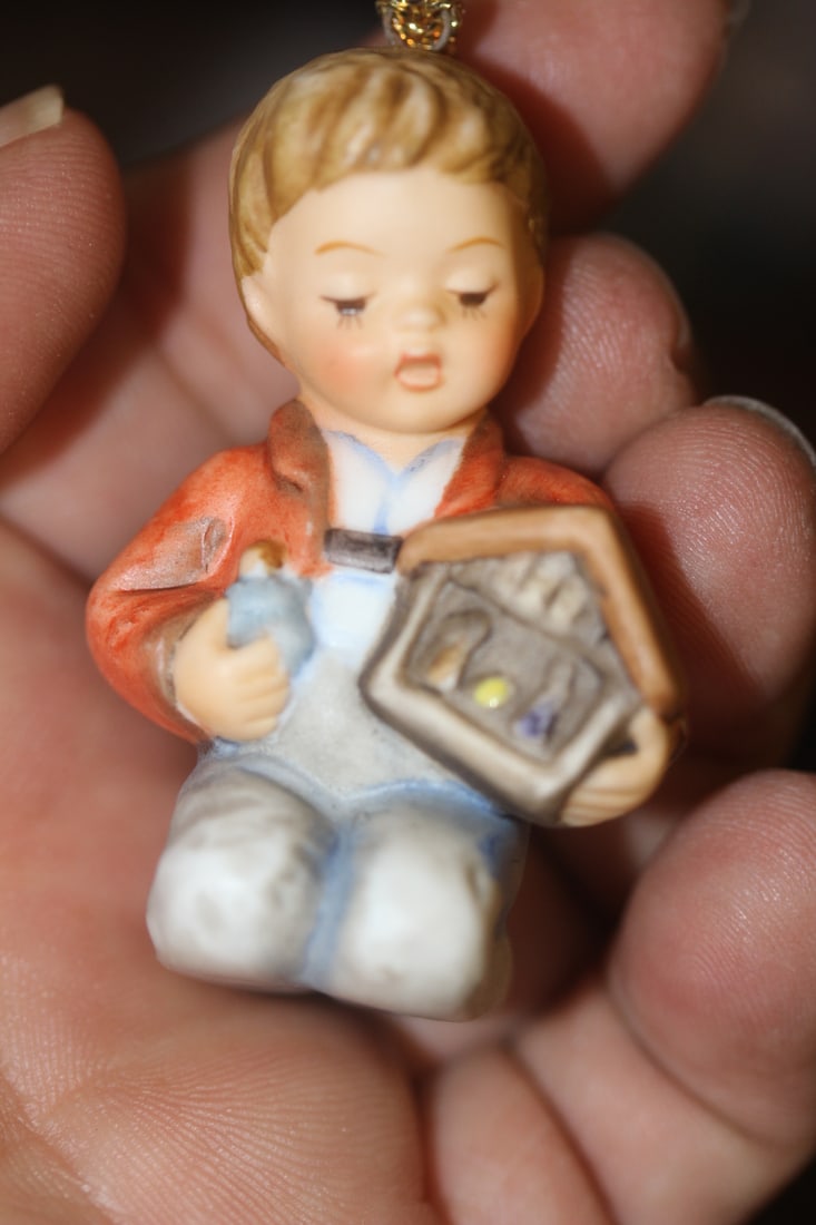 1997 Berta Hummel Christmas Ornament: porcelain - 2 1/8" tall