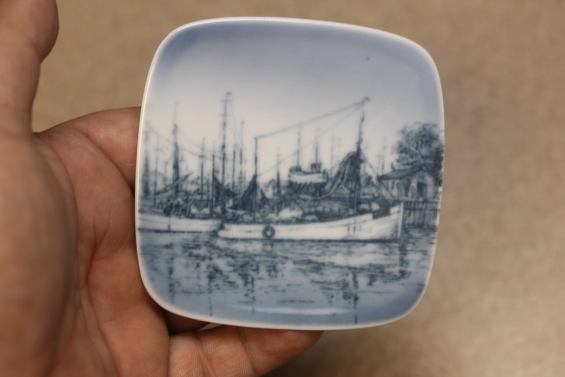 Small B&G Denmark Plate: 3 1/8" square