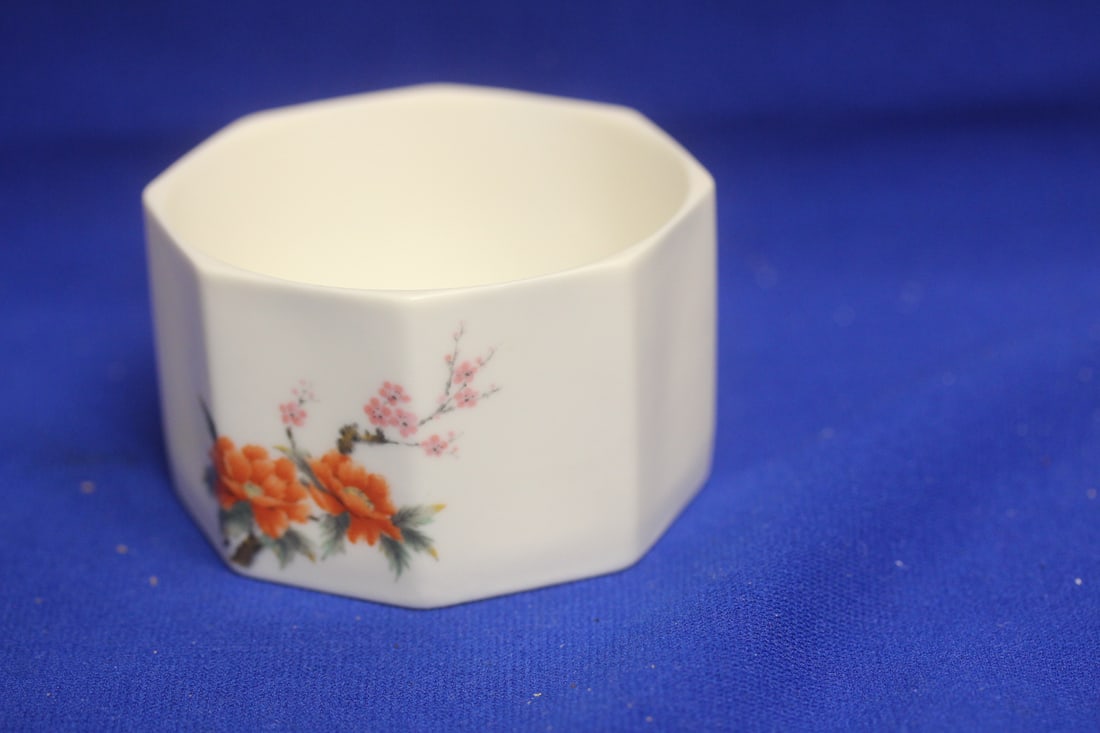 Signed Japanese Bowl: 3 3/8" in diameter