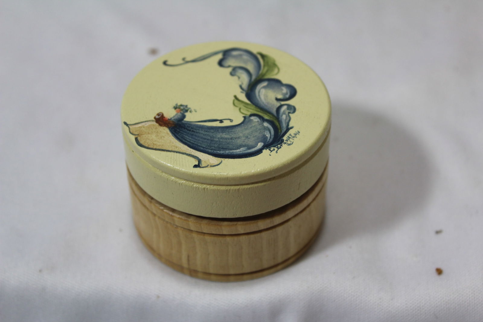A Hand Painted Round Trinket Box (1 of 4)