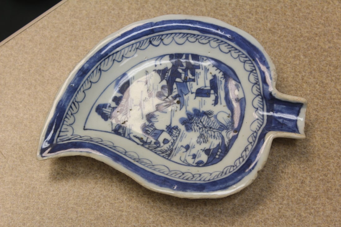 Chinese Canton Leaf Tray: blue and white canton leaf tray - 19th century - please note: chip
