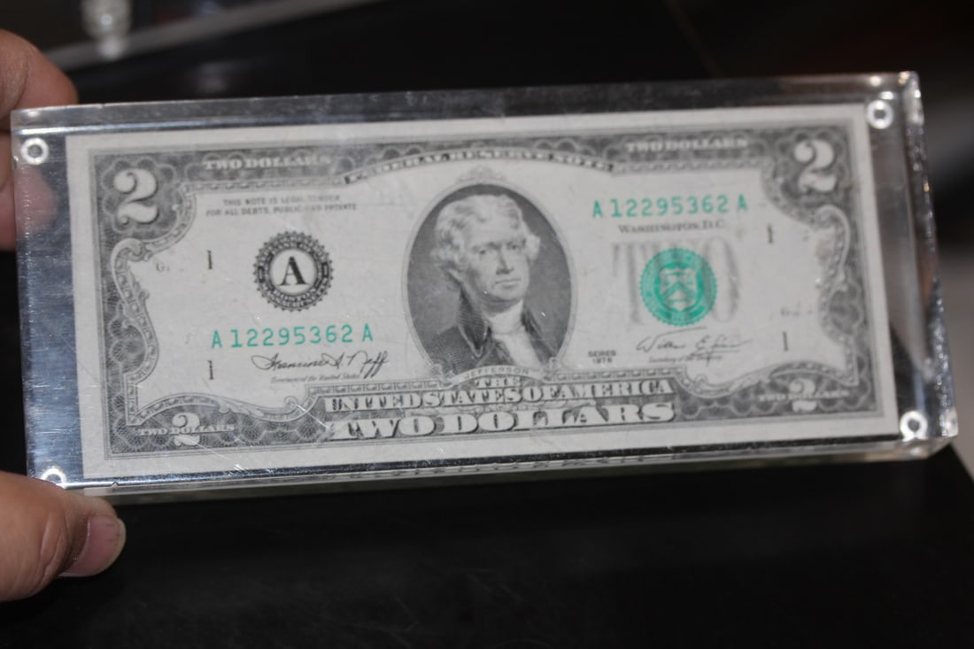 1976 Uncirculated $2.00 Note Paperweight (1 of 4)
