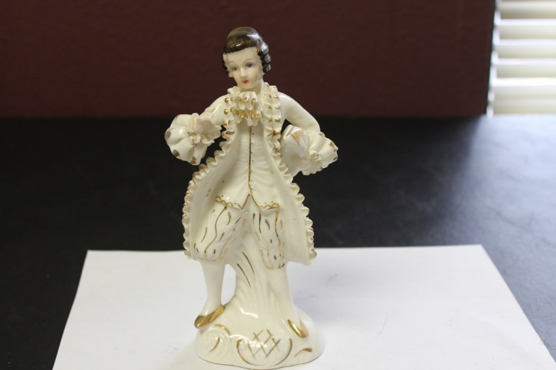 An Occupied Japan? Figure: 7 1/2" tall