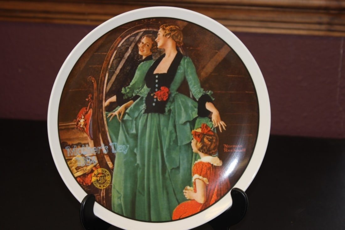 Collector's Plate by Norman Rockwell: 8 1/4" in diameter - Stand is not included