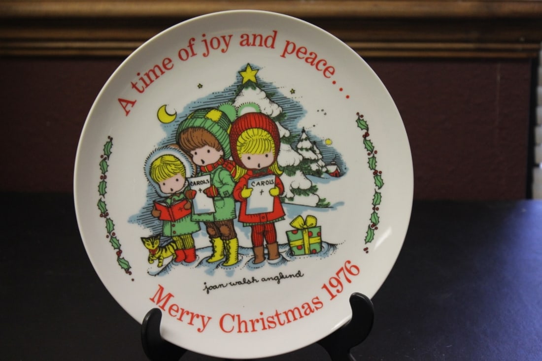 Collector's Plate by Joan Walsh Anglund: Boxed - 9 1/2 inches in diameter