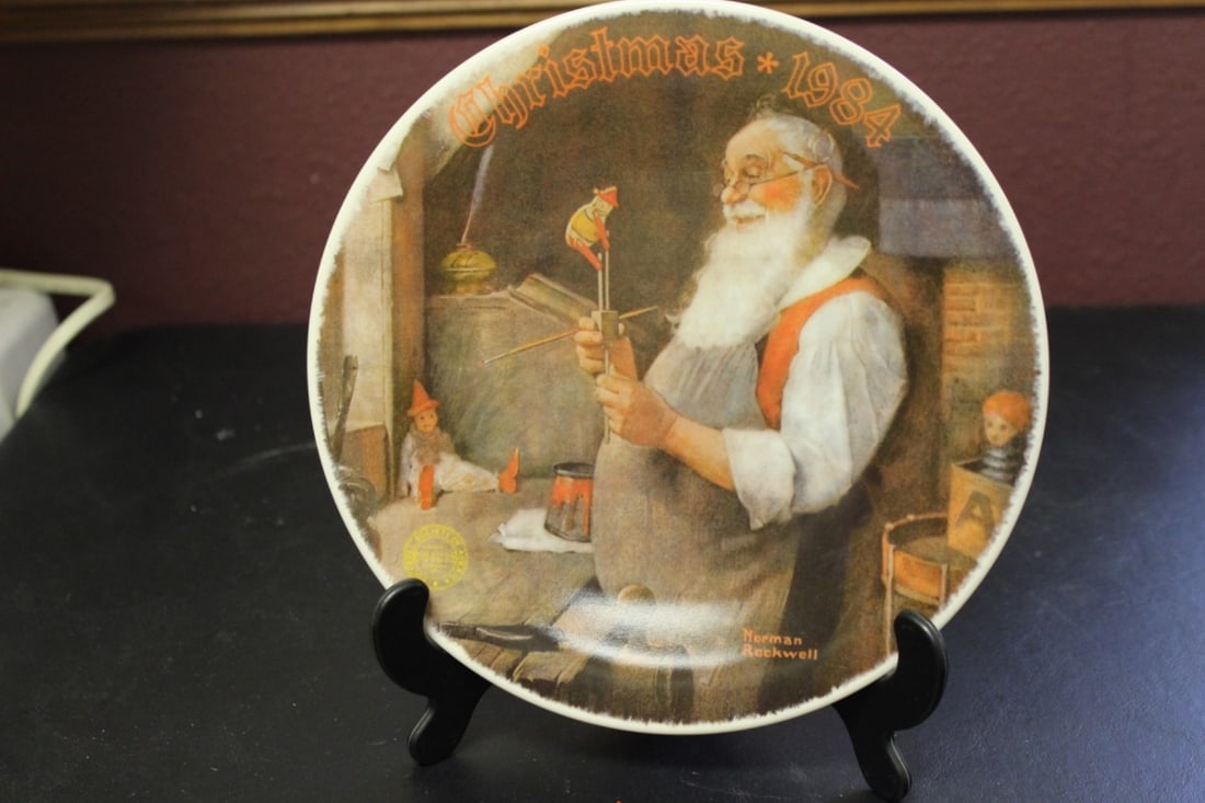 Collector's Plate by Norman Rockwell: Boxed with COA - 8 1/2" in diameter
