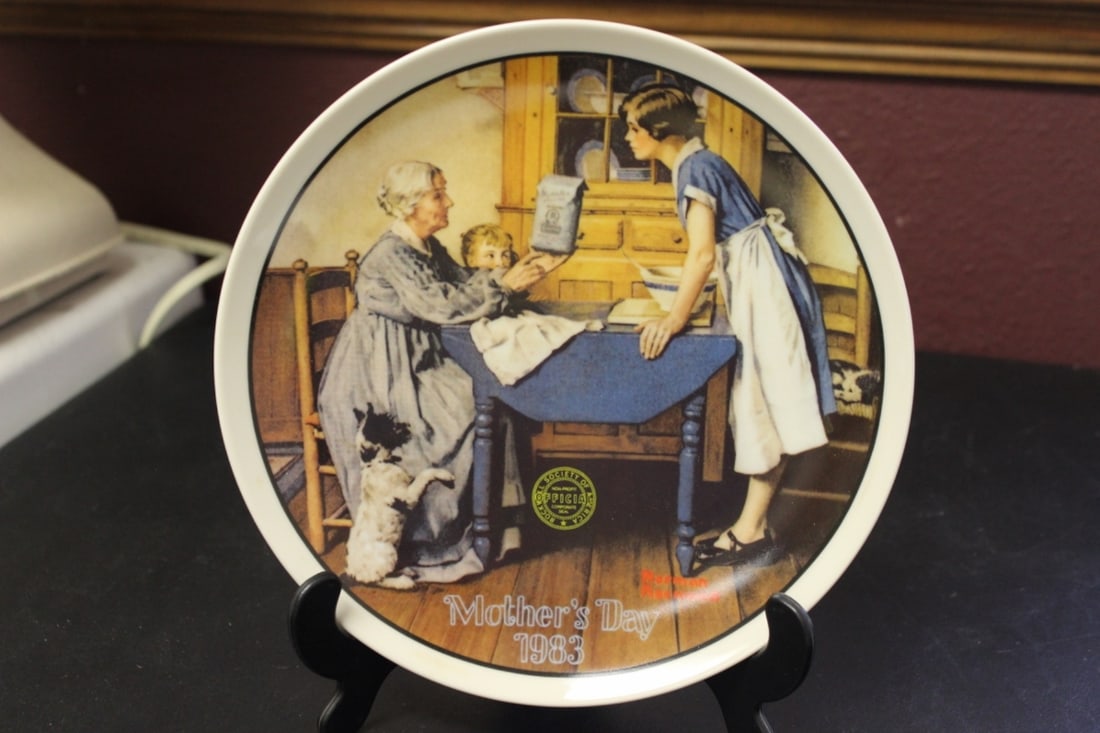 Collector's Plate by Norman Rockwell: Boxed with COA - 8 1/2" in diameter