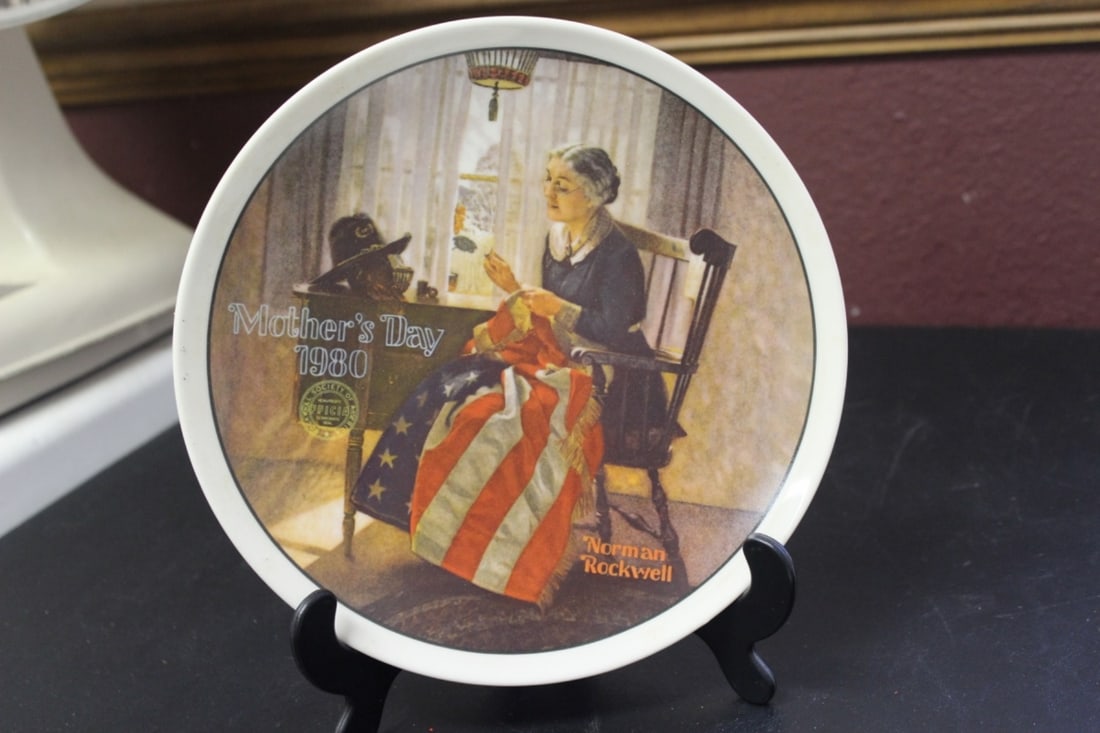 Collector's Plate by Norman Rockwell: Boxed with COA - 8 1/2" in diameter