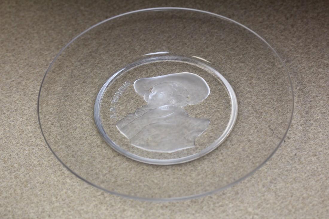 Signed Val St Lambert Crystal Artist Plate: 7 7/8" in diameter