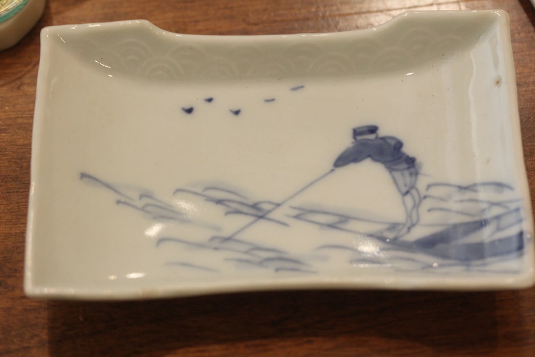 Antique Japanese Small Imari Tray: blue and white - please note: one small hairline as shown - 6 1/8" across