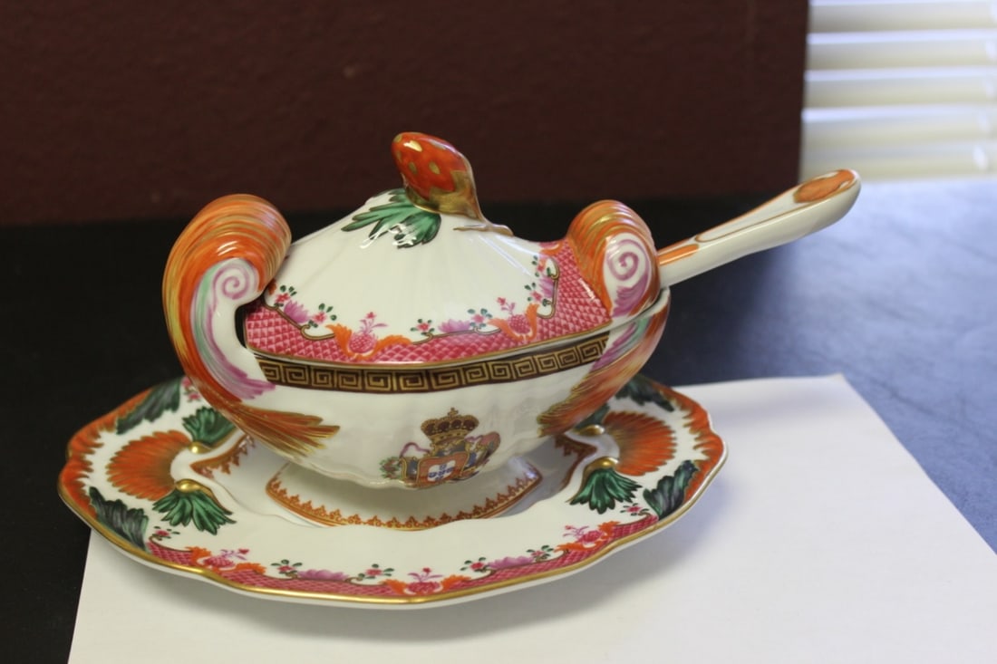 A Palacio Queluz Gravy: Really Beautiful and Well Made - Made in Portugal - an amazing piece - undertray= 8 1/2 long